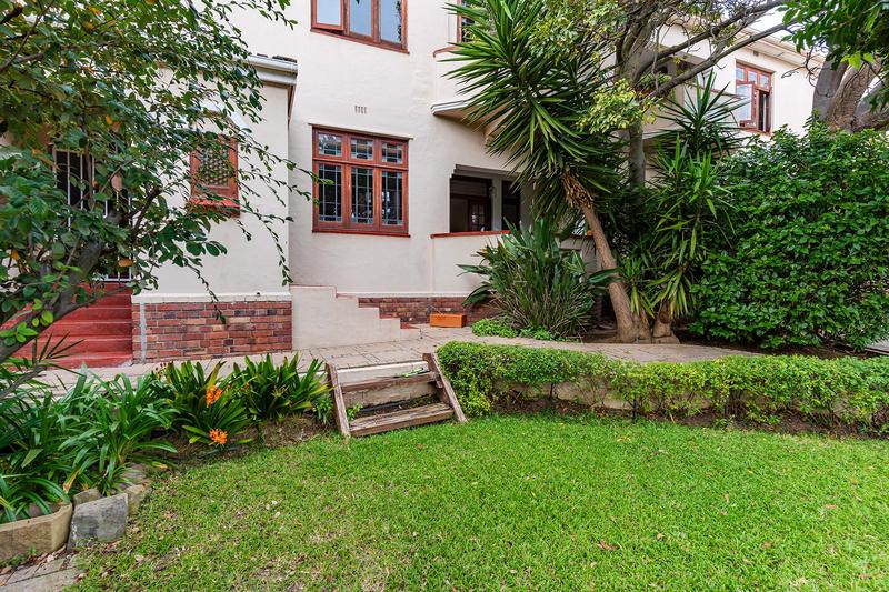 2 Bedroom Property for Sale in Sea Point Western Cape